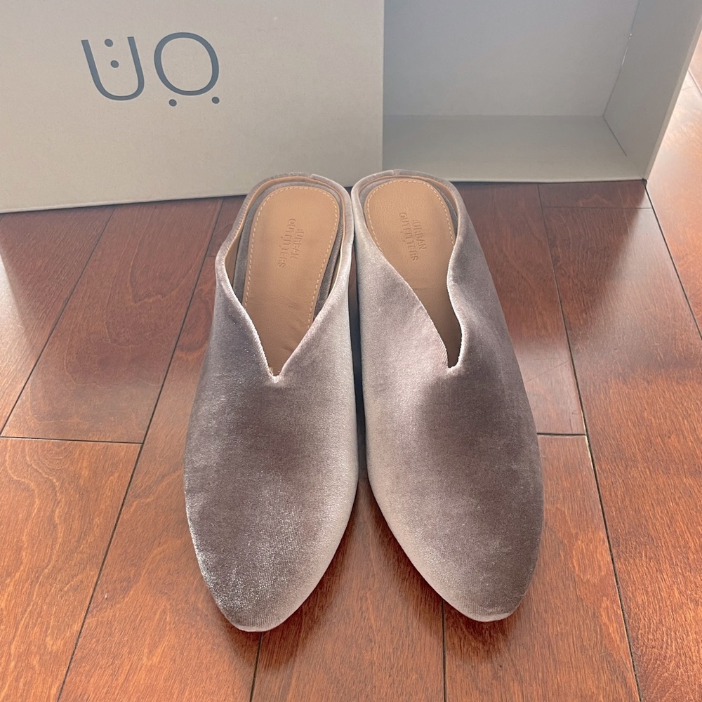 Shoes - Picture 2 of 4